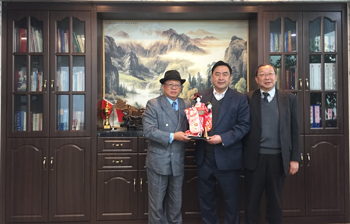 趙振元與陳宗欣教授、蛯子晴夫總經(jīng)理親切合影.png