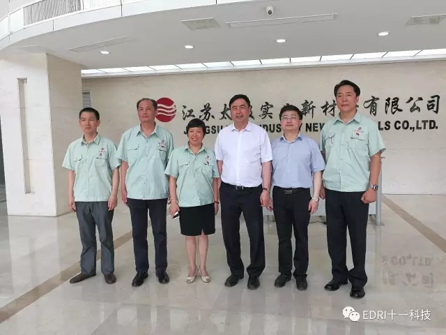 11-趙振元、孫鴻偉與江蘇太極總經(jīng)理徐新予等管理層親切合影.jpg