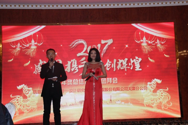 6-主持人與臺(tái)下觀眾互動(dòng)，氣氛活躍.jpg