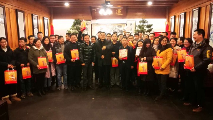 2-收到趙振元同志的慰問，欣喜寫在現(xiàn)場每一位工作人員的臉上.jpg