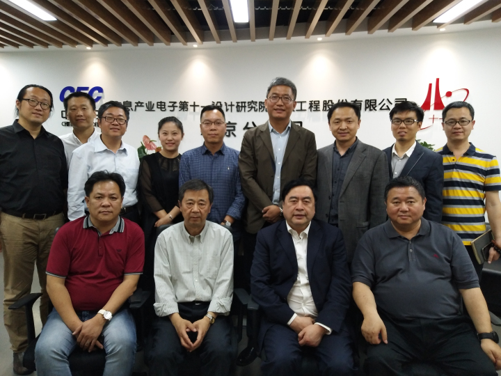 3-趙振元，白焰與參加會議干部合影留念.jpg