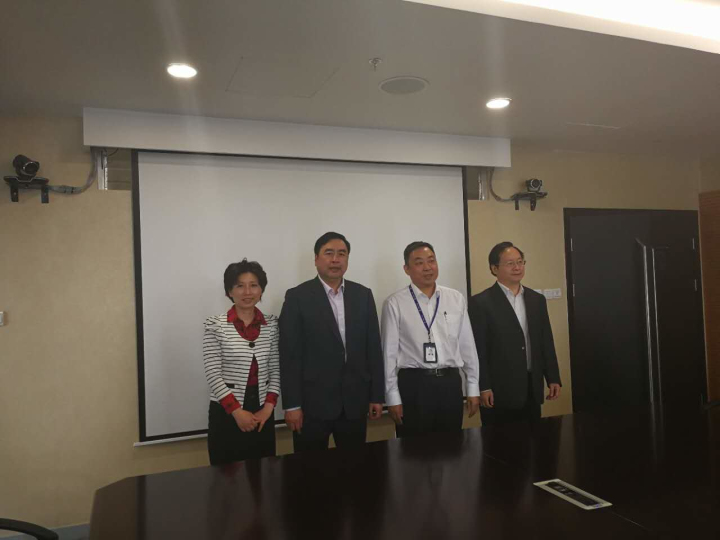5-趙振元董事長(zhǎng)、蔣玉梅副院長(zhǎng)與祁寧春總經(jīng)理、吳世勇副總經(jīng)理親切合影.jpg