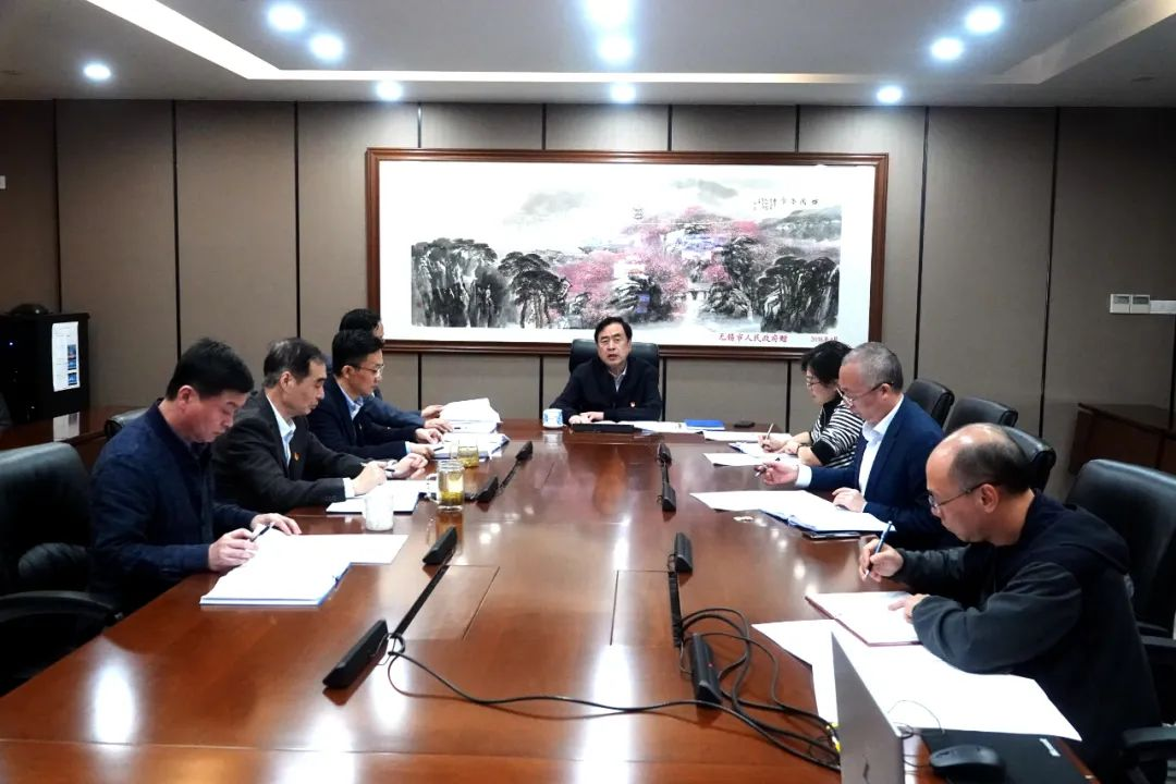 趙振元在黨委中心組學(xué)習(xí)二十大報告會上提出三個工作要點(diǎn)：第一堅持十年來的正確路線；第二開啟新的一百年征程；第三堅持電子和新能源領(lǐng)域外開辟更多新的賽道_副本.png